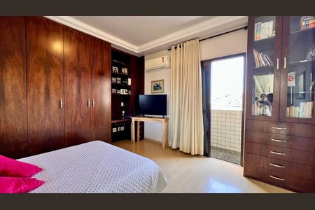 Apartamento à venda com 292m², 4 quartos e 4 vagasQuarto 2