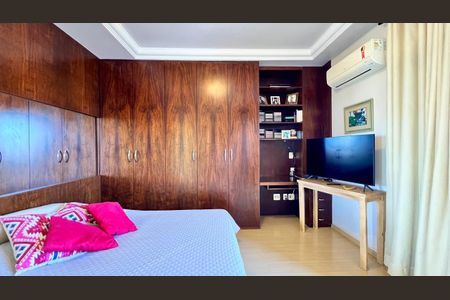 Apartamento à venda com 292m², 4 quartos e 4 vagasQuarto 2