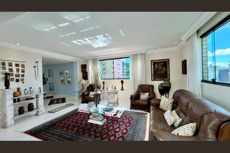 Apartamento à venda com 292m², 4 quartos e 4 vagasSala