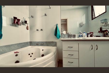 Apartamento à venda com 292m², 4 quartos e 4 vagasBanheiro