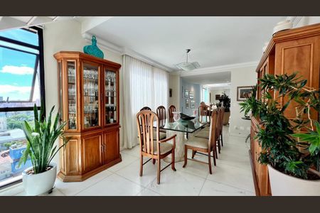 Apartamento à venda com 292m², 4 quartos e 4 vagasSala