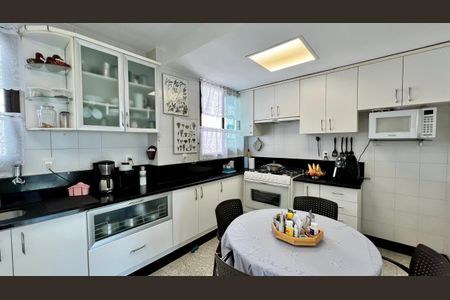 Apartamento à venda com 292m², 4 quartos e 4 vagascozinha