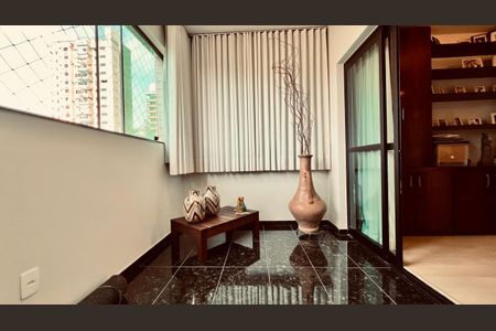 Apartamento à venda com 292m², 4 quartos e 4 vagasVaranda