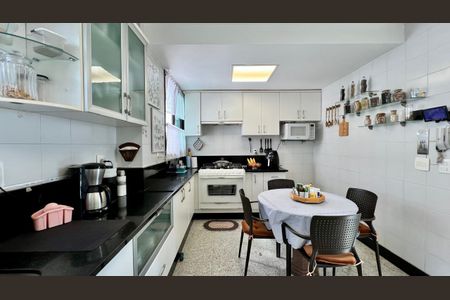 Apartamento à venda com 292m², 4 quartos e 4 vagascozinha