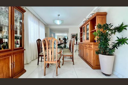 Apartamento à venda com 292m², 4 quartos e 4 vagasSala