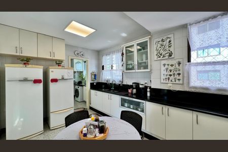 Apartamento à venda com 292m², 4 quartos e 4 vagascozinha