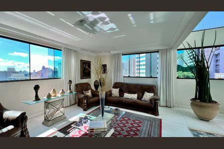 Apartamento à venda com 292m², 4 quartos e 4 vagasSala