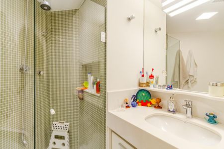 Apartamento à venda com 227m², 3 quartos e 3 vagasBanheiro da Suíte 1