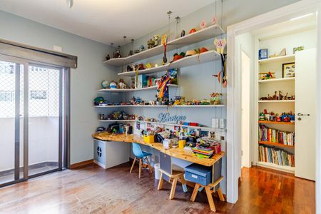 Apartamento à venda com 227m², 3 quartos e 3 vagasSuíte 2