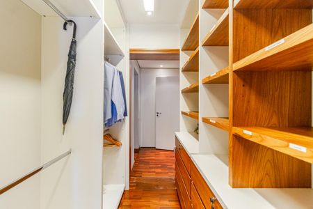 Apartamento à venda com 227m², 3 quartos e 3 vagasCloset da suíte 3
