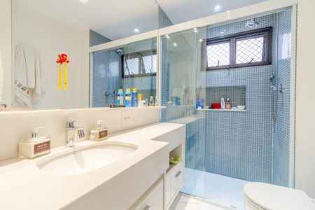 Apartamento à venda com 227m², 3 quartos e 3 vagasBanheiro da Suíte 2