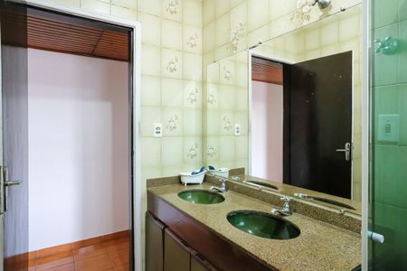 Casa à venda com 200m², 4 quartos e 3 vagasBanheiro