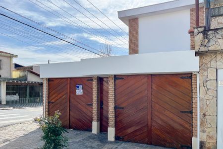 Casa à venda com 200m², 4 quartos e 3 vagasFachada + plaquinha