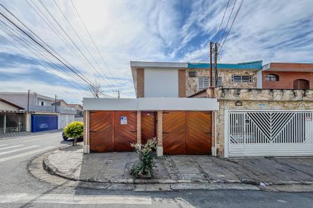 Casa à venda com 200m², 4 quartos e 3 vagasFachada + plaquinha