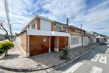 Casa à venda com 200m², 4 quartos e 3 vagasFachada + plaquinha