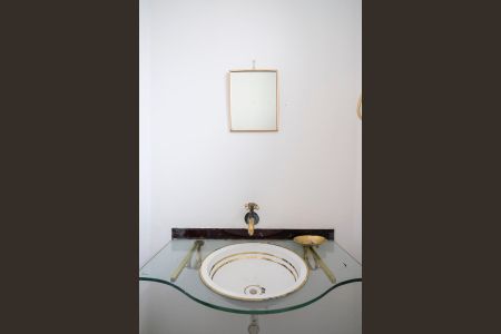 Casa à venda com 200m², 4 quartos e 3 vagasBanheiro 2