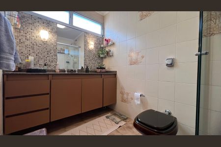 Apartamento à venda com 135m², 3 quartos e 1 vagaBanheiro da Suíte