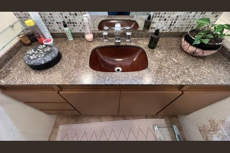 Apartamento à venda com 135m², 3 quartos e 1 vagaBanheiro da Suíte