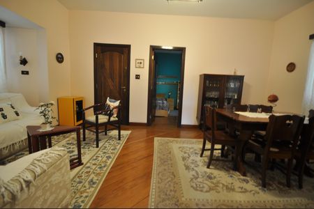 Casa à venda com 160m², 3 quartos e 2 vagasSala