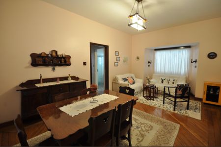 Casa à venda com 160m², 3 quartos e 2 vagasSala