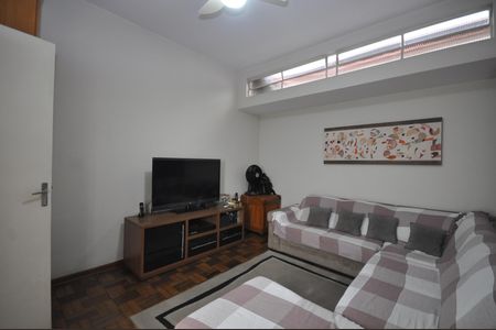 Casa à venda com 160m², 3 quartos e 2 vagasSala de TV