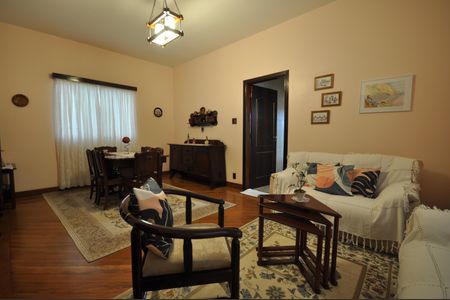 Casa à venda com 160m², 3 quartos e 2 vagasSala