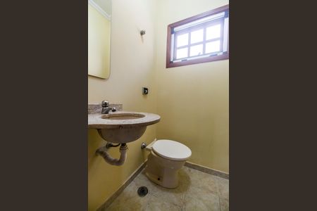 Casa de condomínio para alugar com 350m², 3 quartos e 2 vagasLavabo