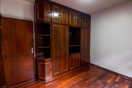 Casa de condomínio para alugar com 350m², 3 quartos e 2 vagasQuarto 2