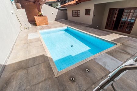 Casa de condomínio para alugar com 350m², 3 quartos e 2 vagasPiscina