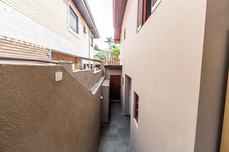 Casa de condomínio para alugar com 350m², 3 quartos e 2 vagasCorredor