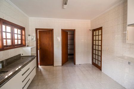 Casa de condomínio para alugar com 350m², 3 quartos e 2 vagasCozinha