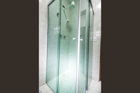 Casa de condomínio para alugar com 350m², 3 quartos e 2 vagasBanheiro 