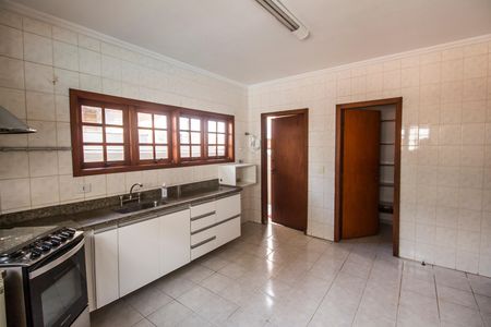 Casa de condomínio para alugar com 350m², 3 quartos e 2 vagasCozinha