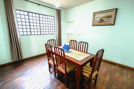 Casa à venda com 250m², 4 quartos e 2 vagasCopa