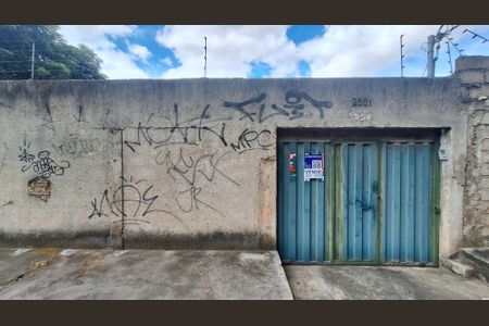 Casa à venda com 250m², 4 quartos e 2 vagasFachada