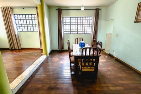 Casa à venda com 250m², 4 quartos e 2 vagasCopa