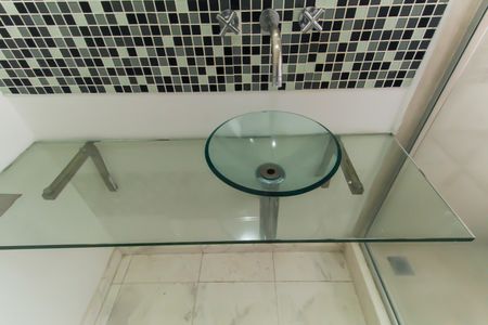 Apartamento para alugar com 70m², 2 quartos e 1 vaga Apartamento para alugar com 70m², 2 quartos e 1 vagaBanheiro da Suíte