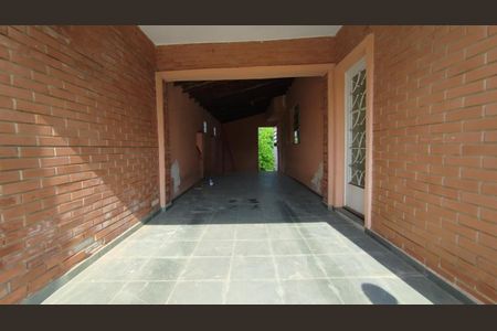Casa à venda com 116m², 2 quartos e 6 vagasFoto 01