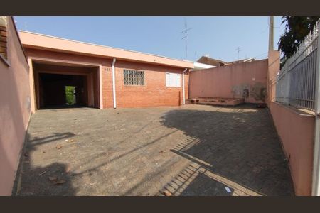 Casa à venda com 116m², 2 quartos e 6 vagasFoto 01
