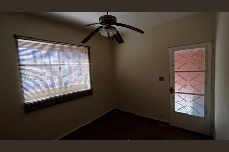 Casa à venda com 116m², 2 quartos e 6 vagasFoto 01