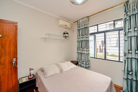 Casa à venda com 270m², 3 quartos e 6 vagas Casa à venda com 270m², 3 quartos e 6 vagasQuarto 1