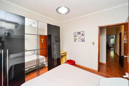 Casa à venda com 270m², 3 quartos e 6 vagas Casa à venda com 270m², 3 quartos e 6 vagasQuarto 1