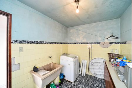 Casa à venda com 270m², 3 quartos e 6 vagas Casa à venda com 270m², 3 quartos e 6 vagasÁrea de Serviço