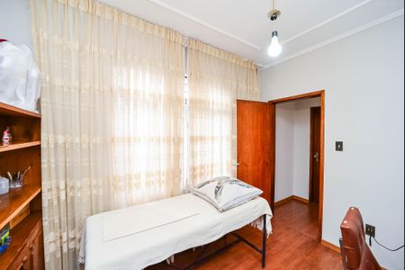 Casa à venda com 270m², 3 quartos e 6 vagas Casa à venda com 270m², 3 quartos e 6 vagasEscritório