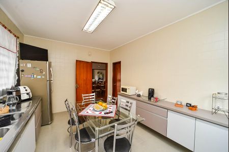 Casa à venda com 270m², 3 quartos e 6 vagas Casa à venda com 270m², 3 quartos e 6 vagasCozinha