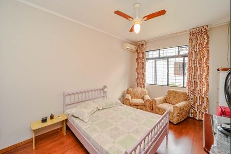 Casa à venda com 270m², 3 quartos e 6 vagas Casa à venda com 270m², 3 quartos e 6 vagasQuarto 2