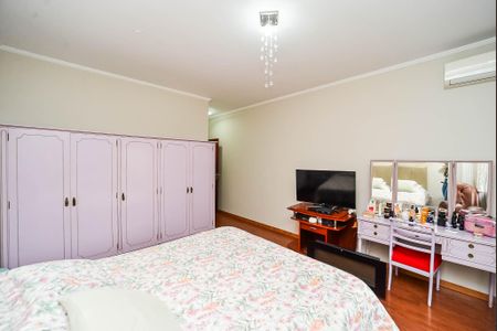 Casa à venda com 270m², 3 quartos e 6 vagas Casa à venda com 270m², 3 quartos e 6 vagasSuíte