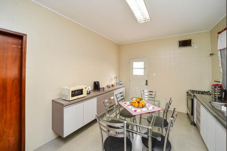 Casa à venda com 270m², 3 quartos e 6 vagas Casa à venda com 270m², 3 quartos e 6 vagasCozinha