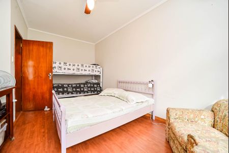 Casa à venda com 270m², 3 quartos e 6 vagas Casa à venda com 270m², 3 quartos e 6 vagasQuarto 2