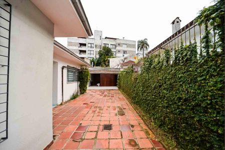 Casa à venda com 270m², 3 quartos e 6 vagas Casa à venda com 270m², 3 quartos e 6 vagasPátio